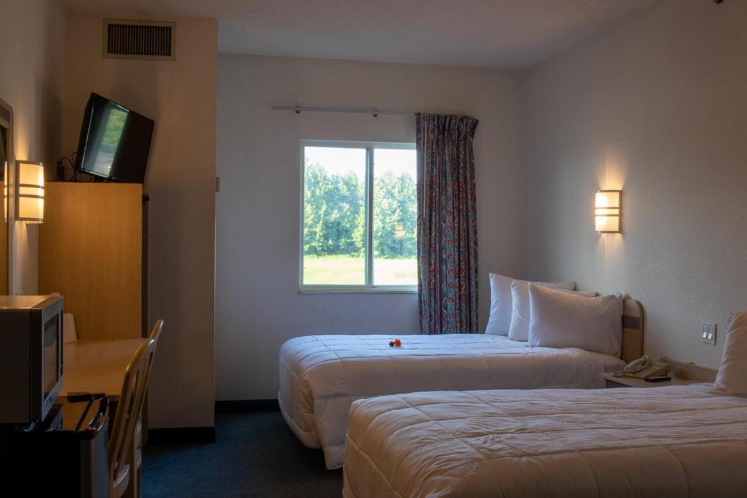 Morgantown Inn & Suites ภายนอก รูปภาพ